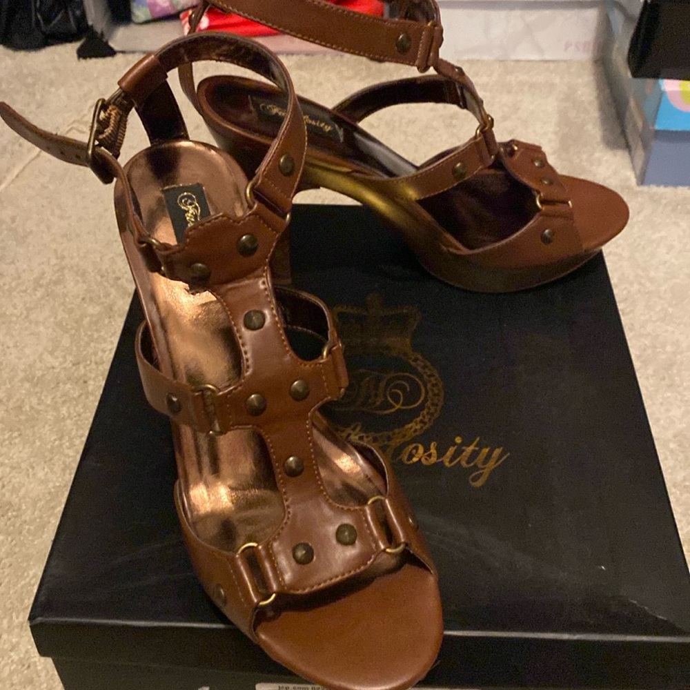 Fabulosity heeled sandals